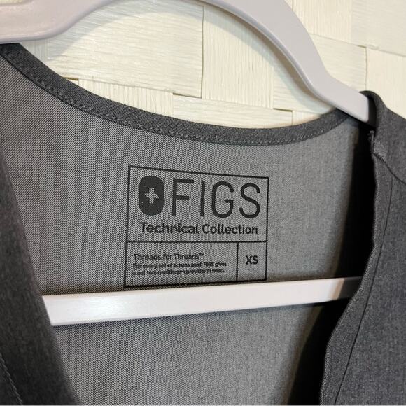 Figs Womens Graphite Gray Three Pocket Casma Scrub Top Size XS Soft Medical - Picture 7 of 8